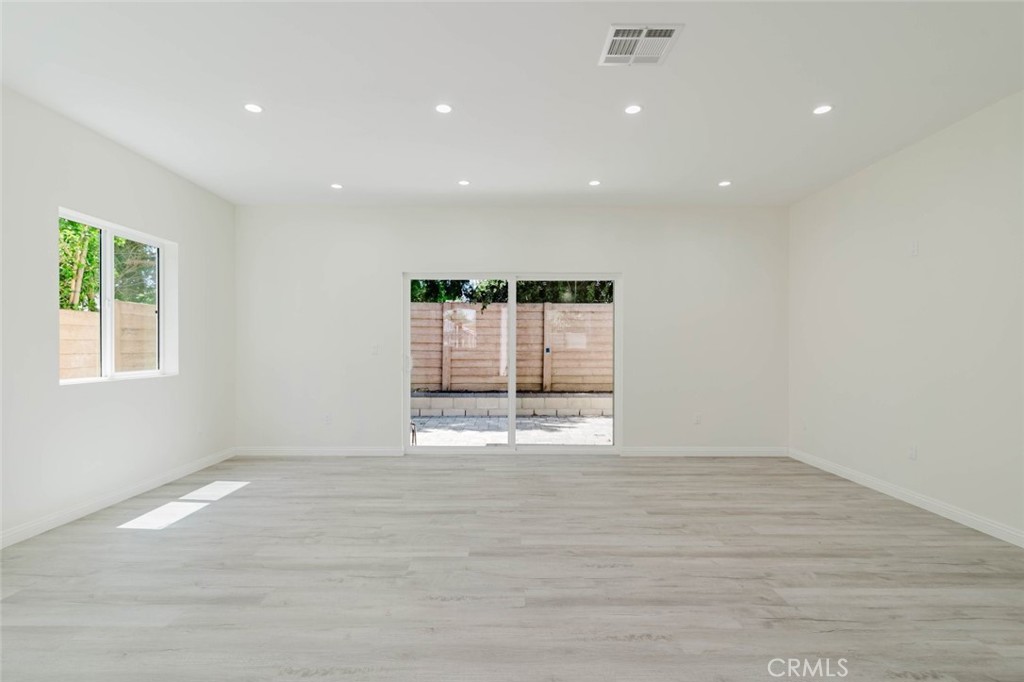 8839 Sophia Avenue Property Photo 6