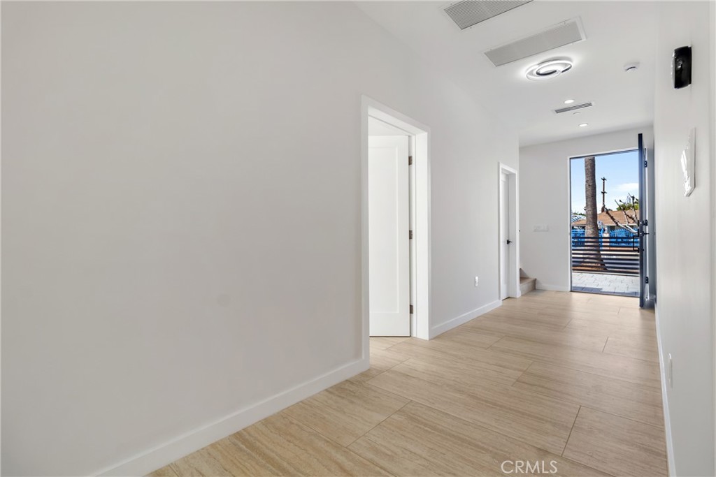6830 N Lubao Avenue Property Photo 7