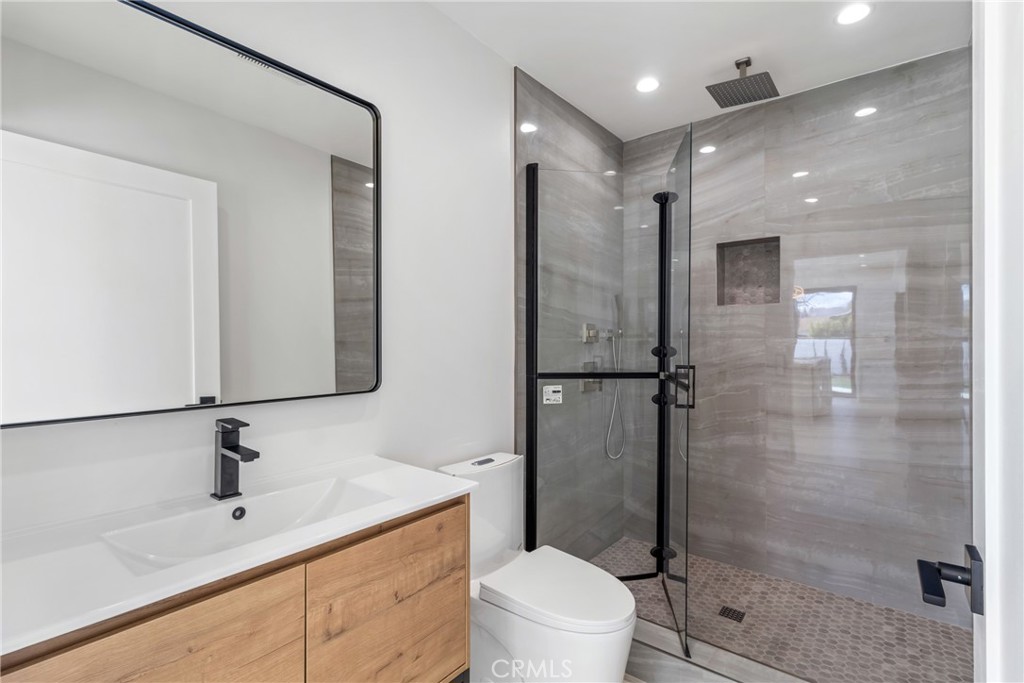 6830 N Lubao Avenue Property Photo 21