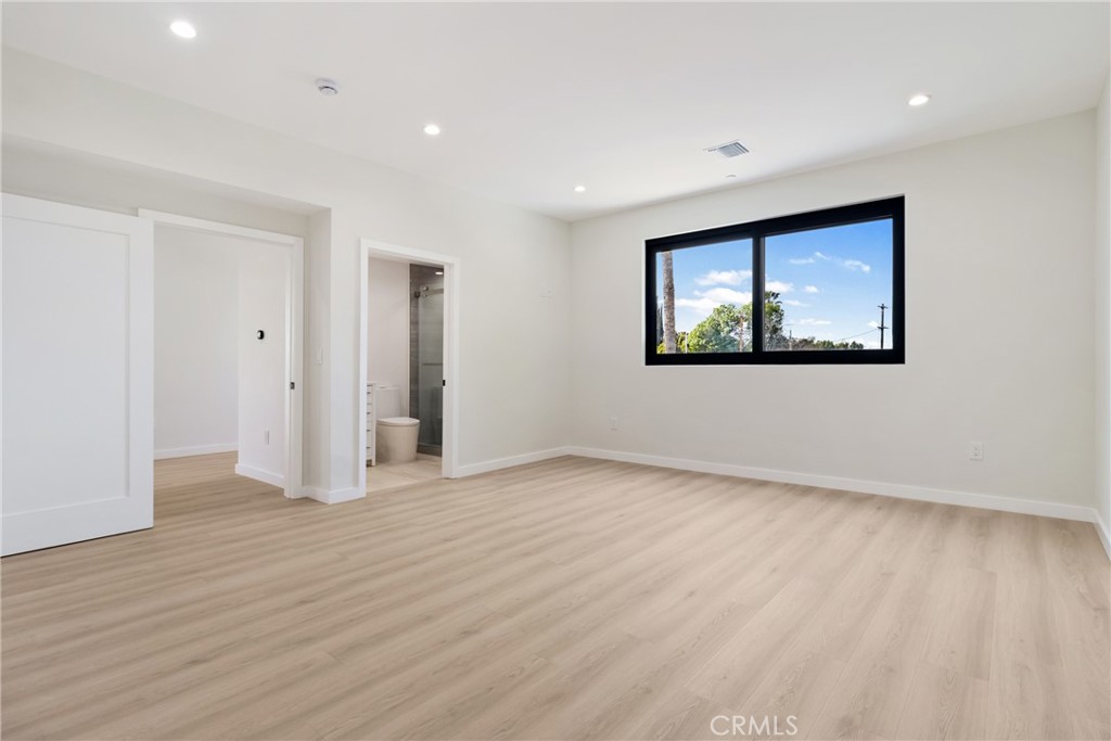 6830 N Lubao Avenue Property Photo 29