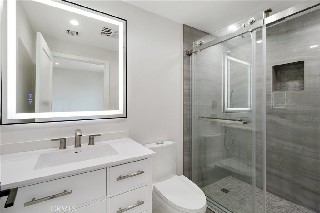 6830 N Lubao Avenue Property Photo 30