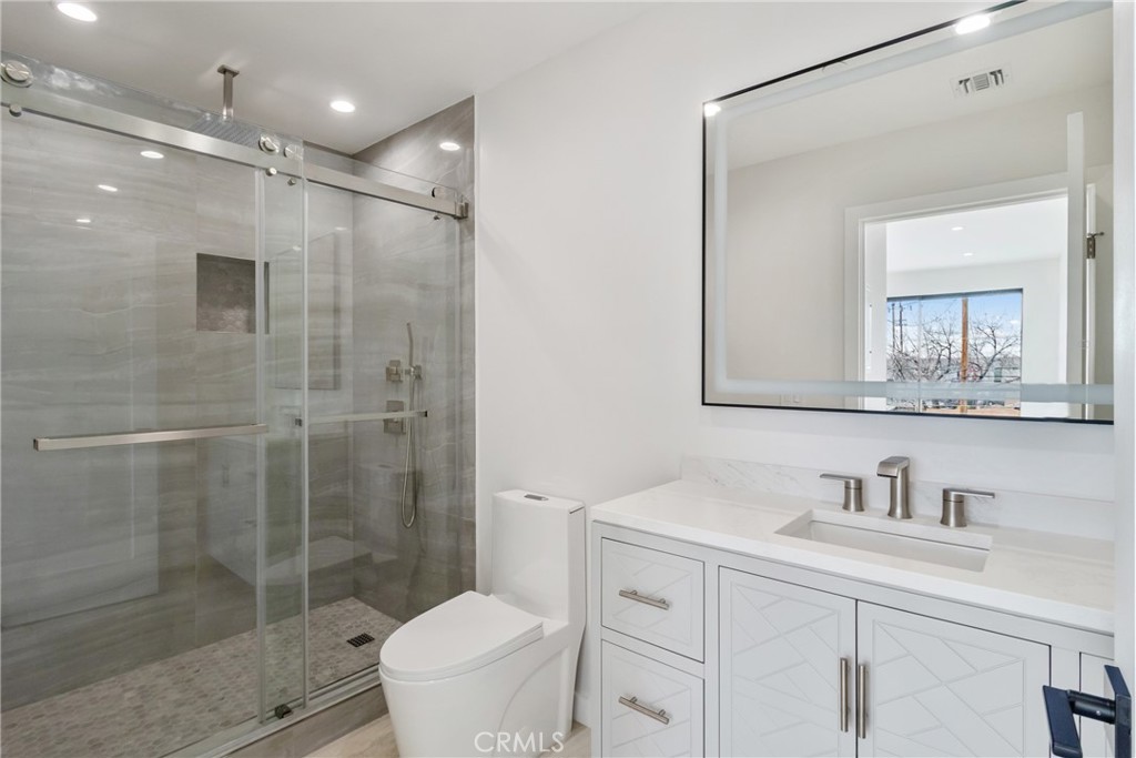 6830 N Lubao Avenue Property Photo 32