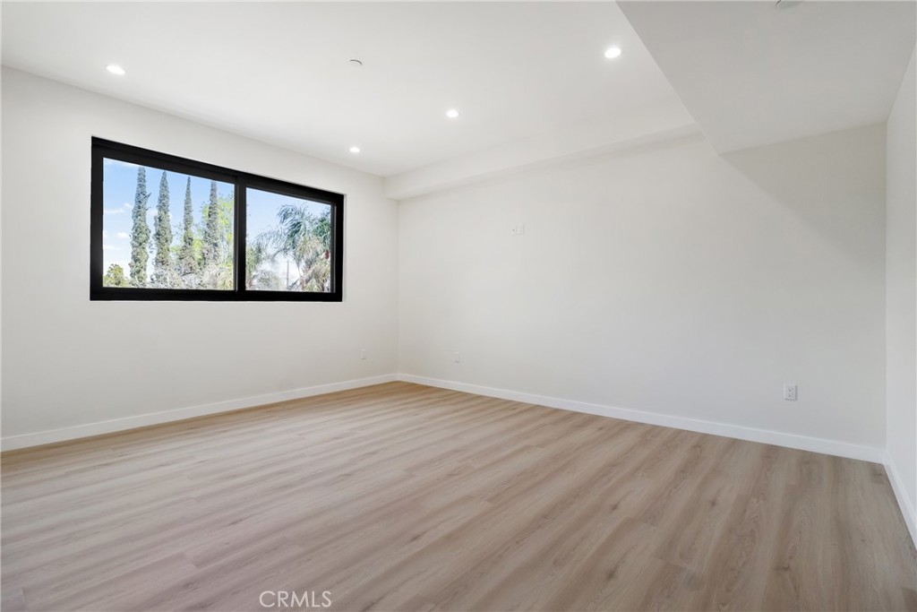 6830 N Lubao Avenue Property Photo 33