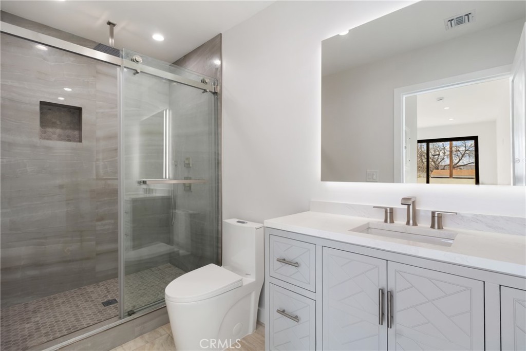 6830 N Lubao Avenue Property Photo 36