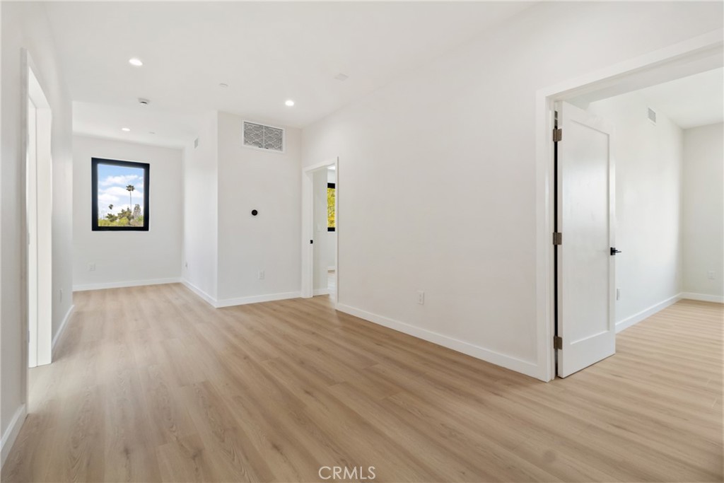 6830 N Lubao Avenue Property Photo 38