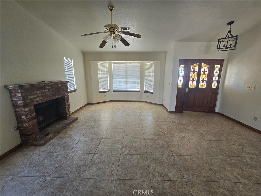 7057 W Avenue H Property Photo 4