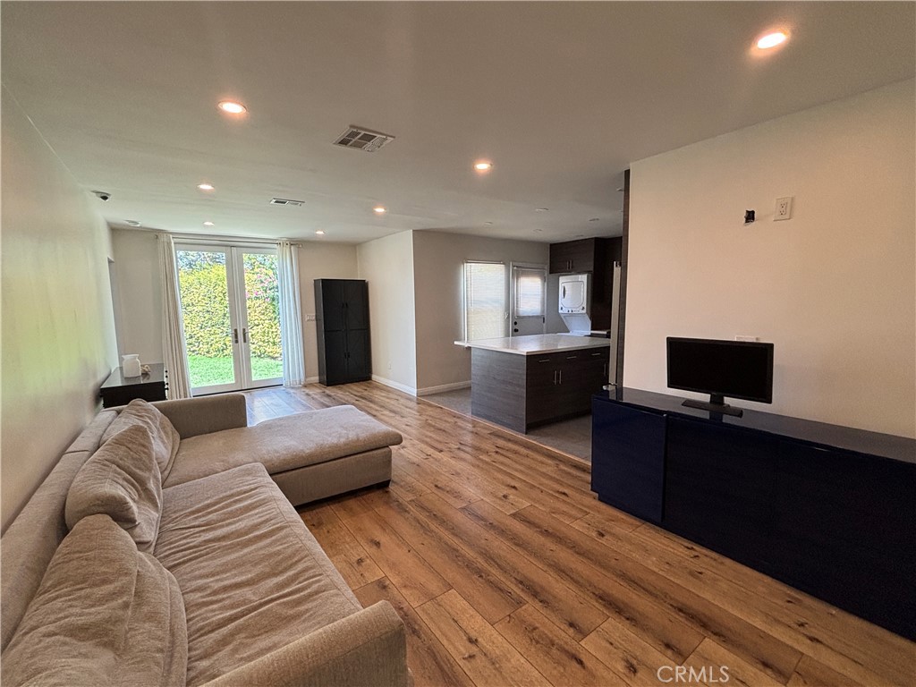 6529 Aura Avenue Property Photo 3