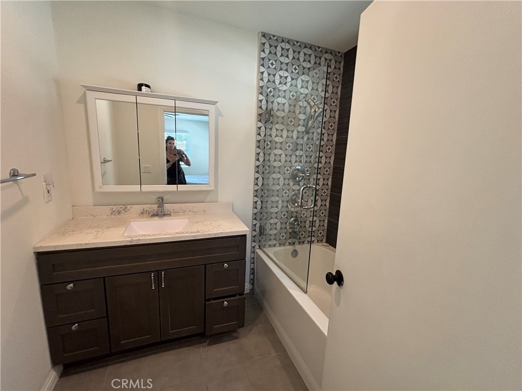 6529 Aura Avenue Property Photo 9