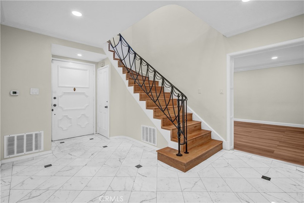 414 Hilgard Avenue Property Photo 2