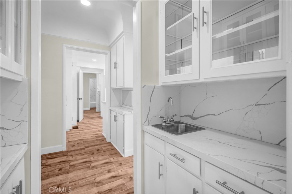 414 Hilgard Avenue Property Photo 9