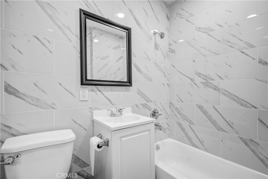 414 Hilgard Avenue Property Photo 20