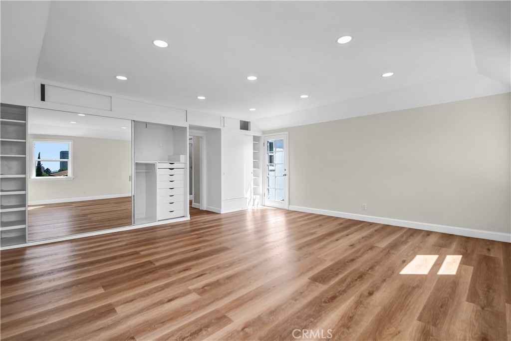 414 Hilgard Avenue Property Photo 23