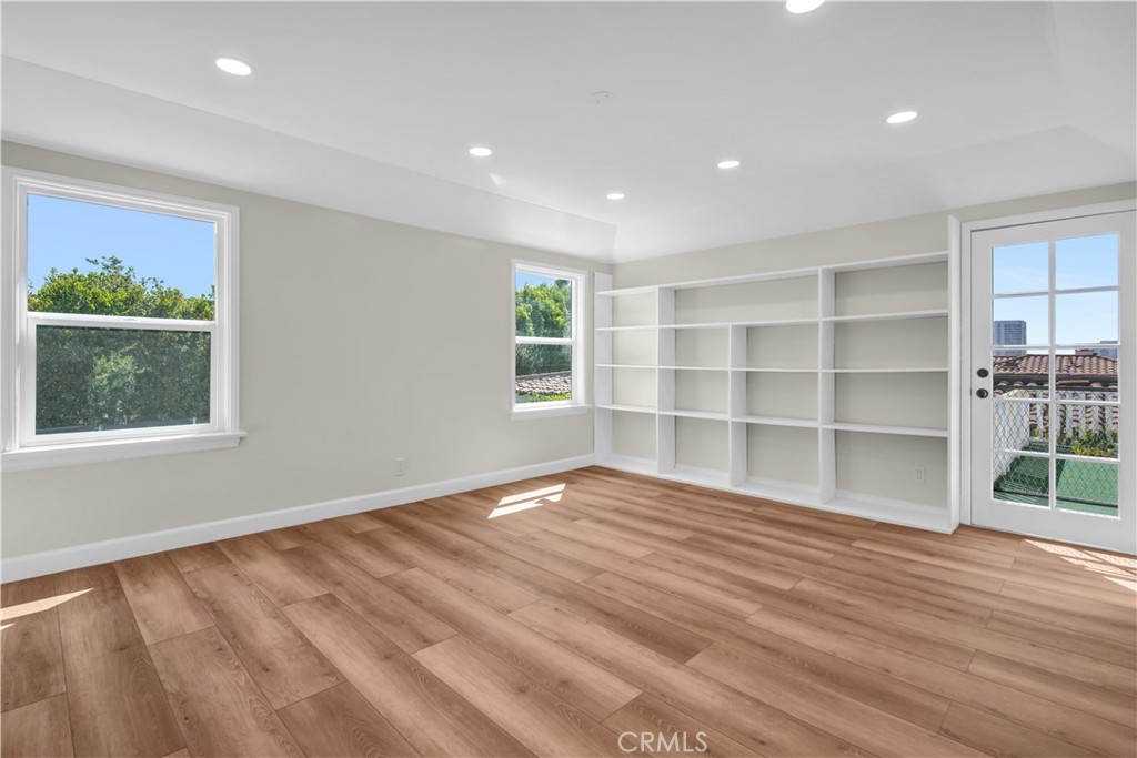 414 Hilgard Avenue Property Photo 37