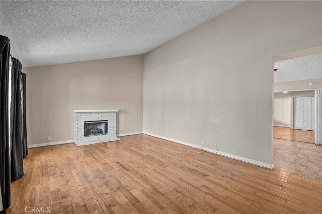 5695 Bloomfield Property Photo 3