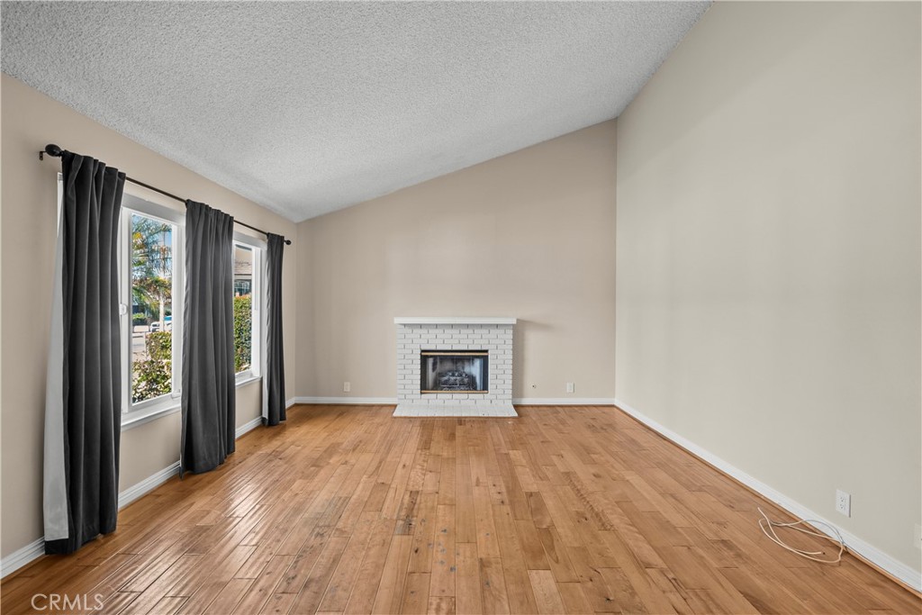 5695 Bloomfield Property Photo 4