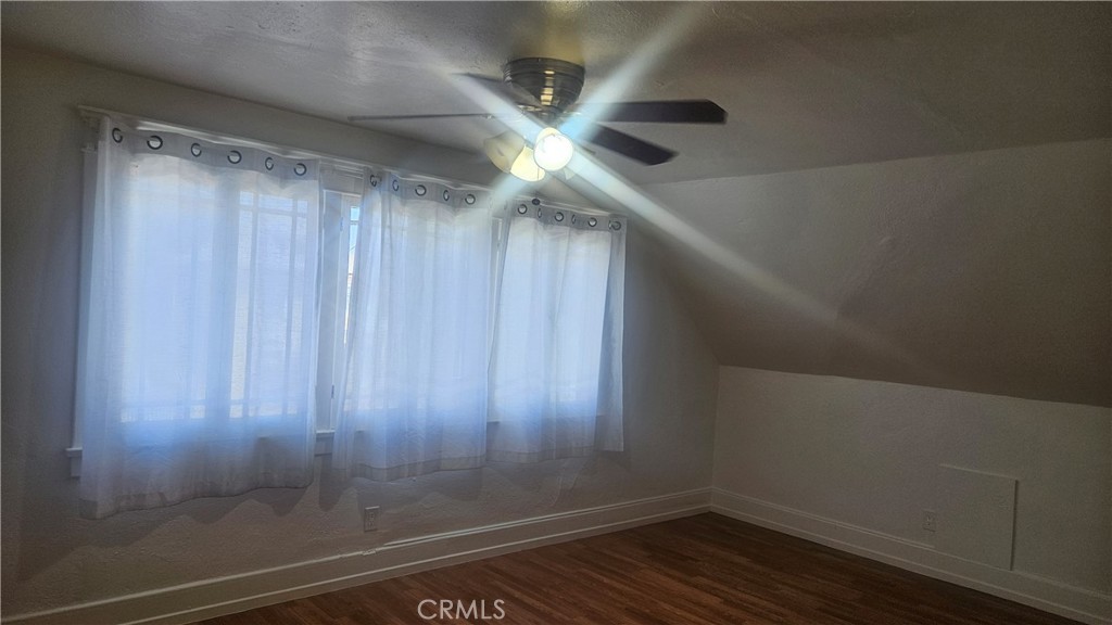 1540 W 28th Property Photo 8
