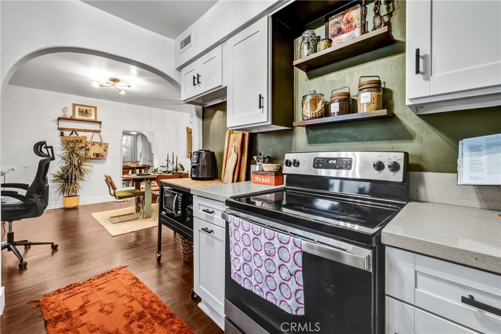 215 N Kenwood Property Photo 5