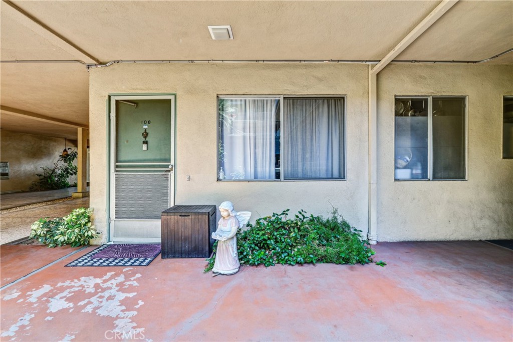215 N Kenwood Property Photo 16