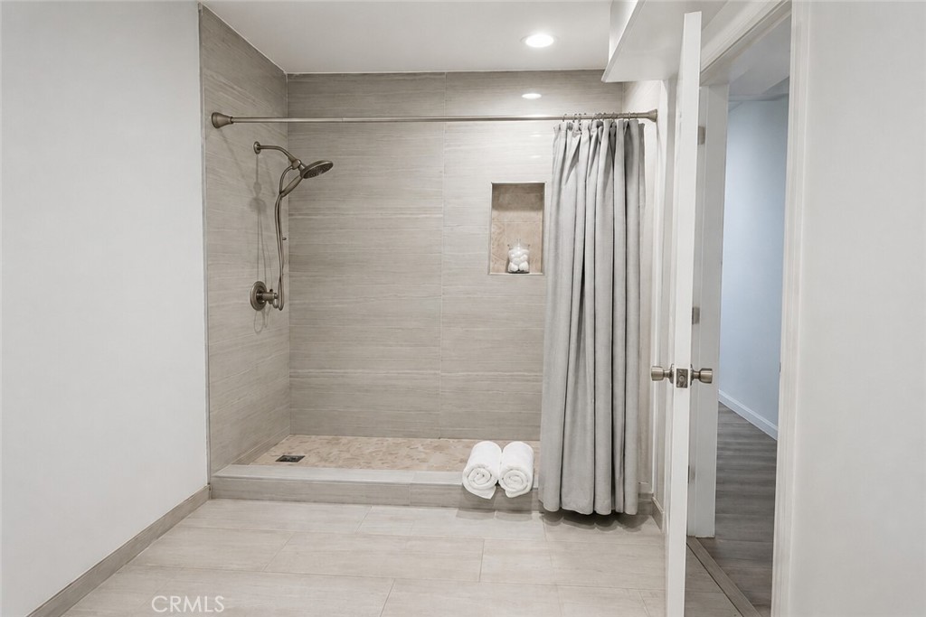 15455 Sherman Way 14 Property Photo 8