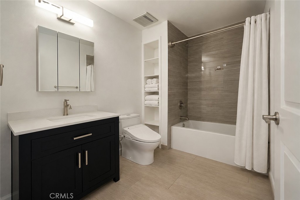 15455 Sherman Way 14 Property Photo 11