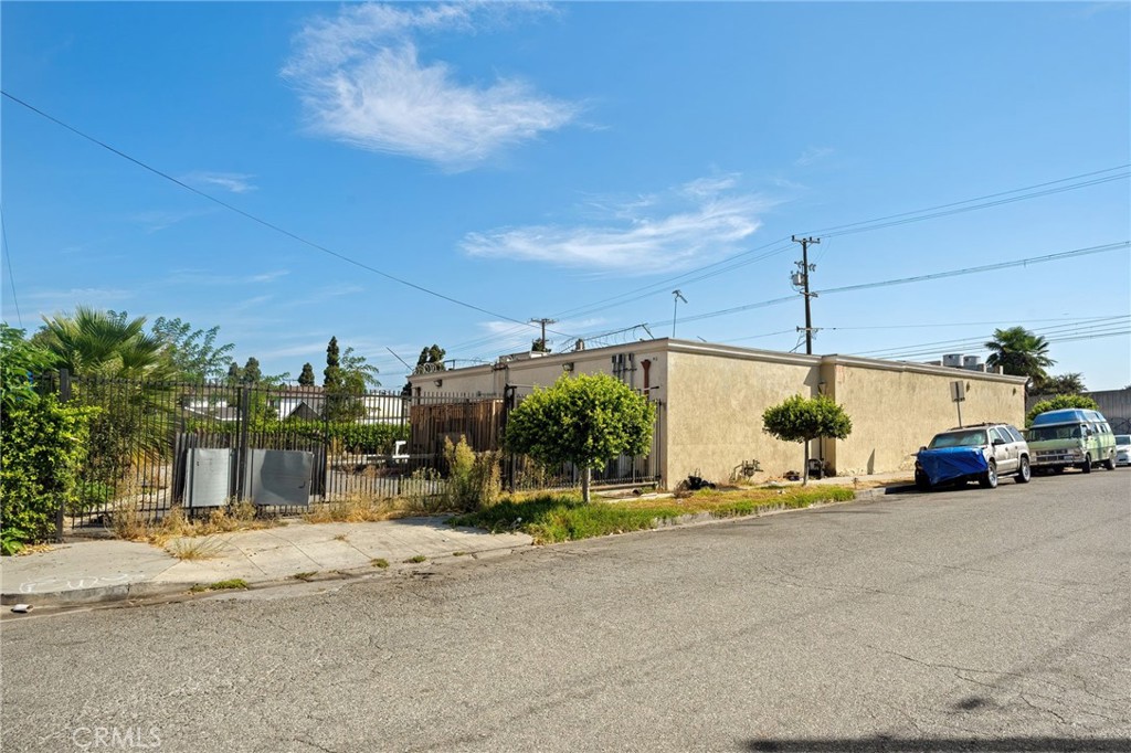 1709 N Willowbrook Property Photo 6