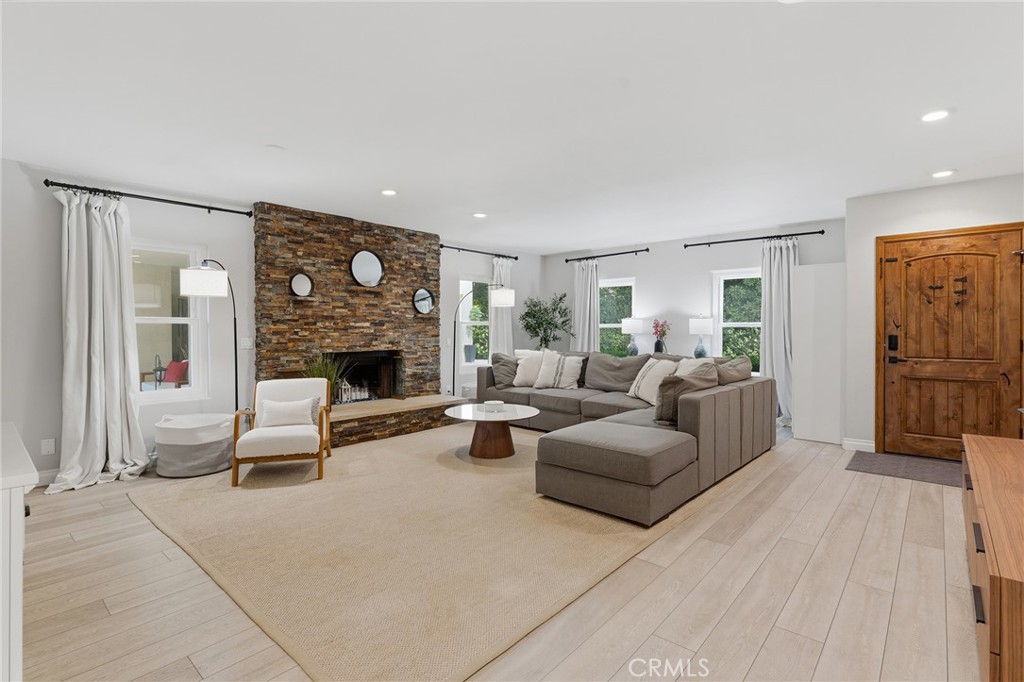 22702 Califa Street Property Photo 6