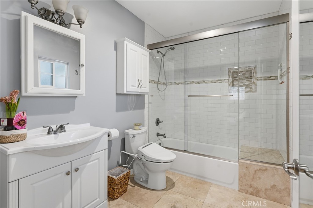 22702 Califa Street Property Photo 46