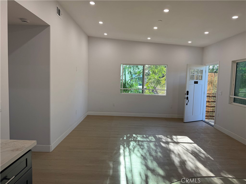 7035 1/2 Rhea Property Photo 5