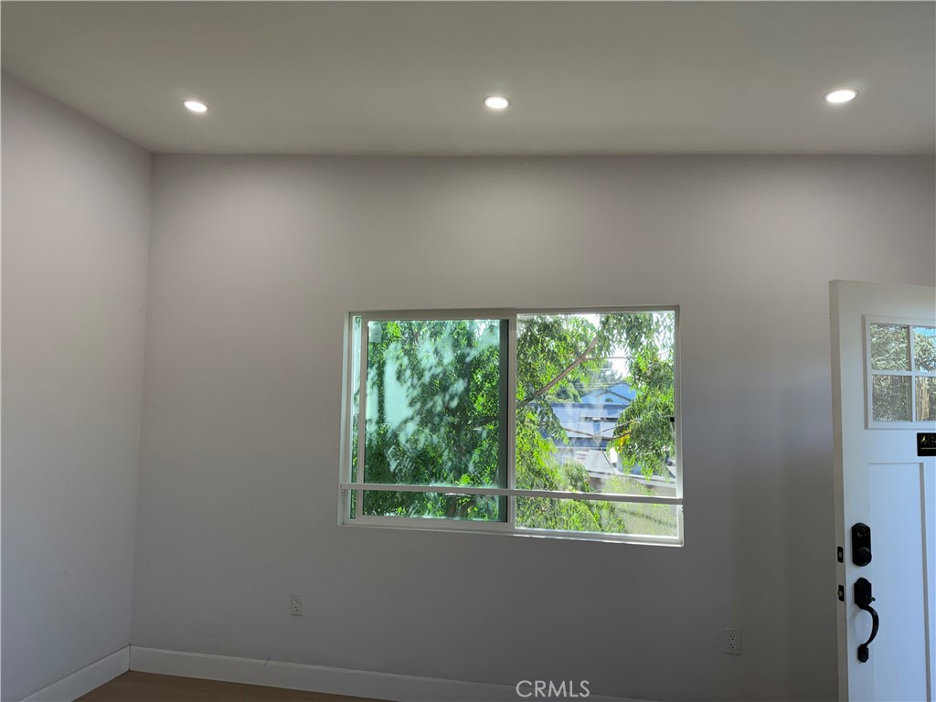 7035 1/2 Rhea Property Photo 9