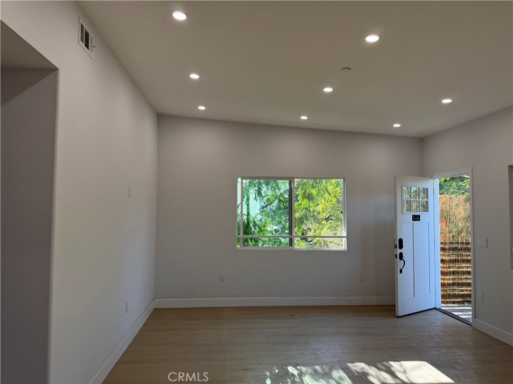 7035 1/2 Rhea Property Photo 10