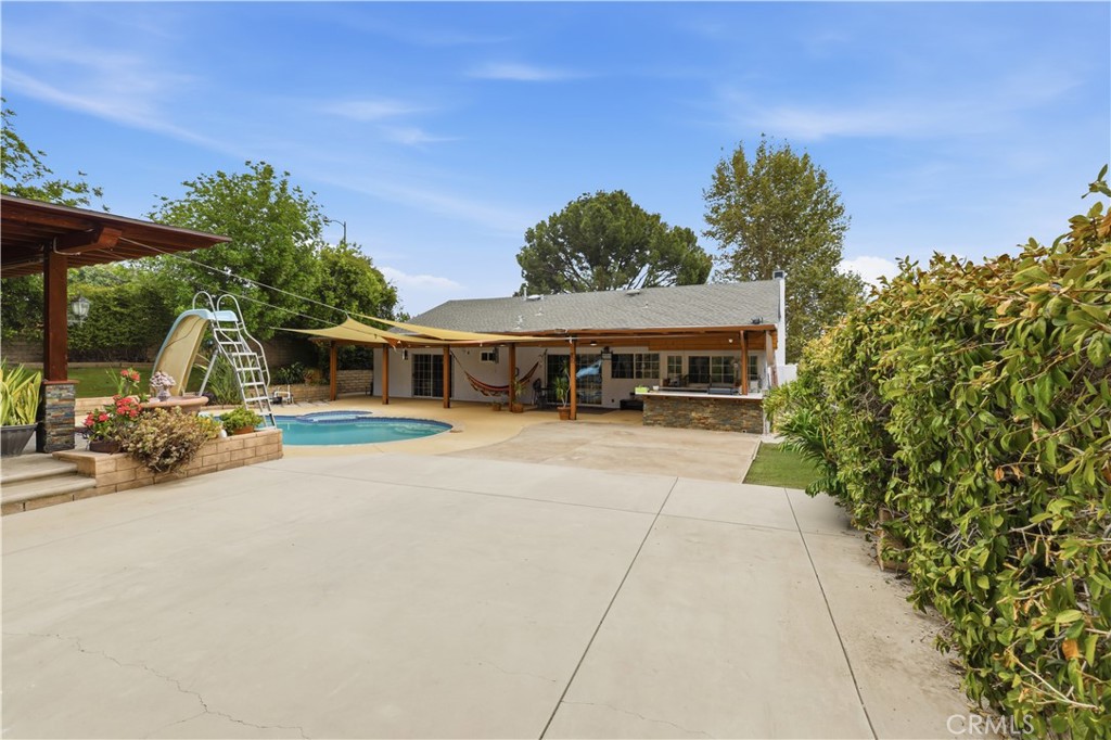 19701 Lemarsh Street Property Photo 2