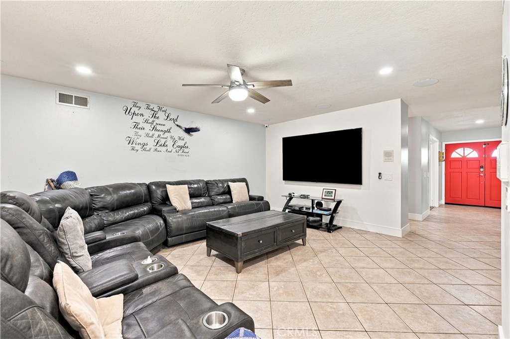 19701 Lemarsh Street Property Photo 5