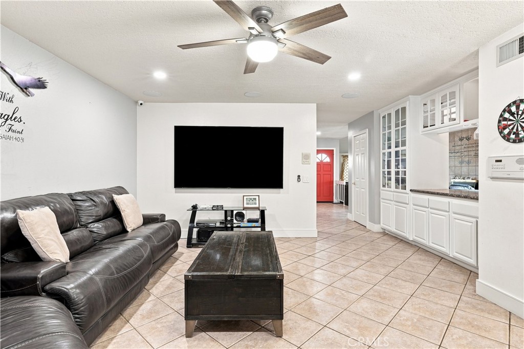 19701 Lemarsh Street Property Photo 6