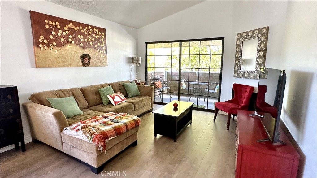 6545 Reseda Boulevard 24 Property Photo 6