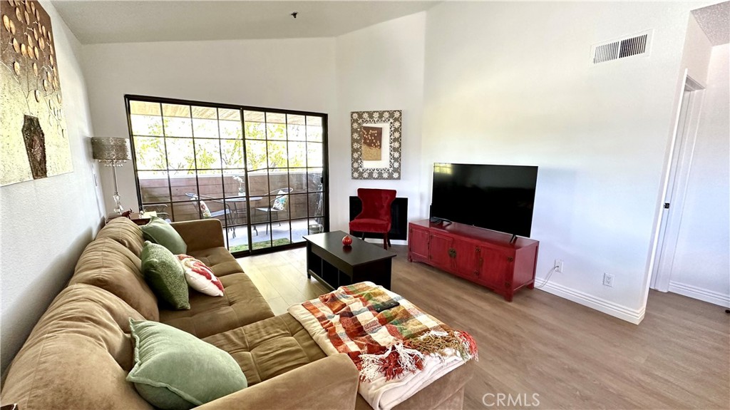 6545 Reseda Boulevard 24 Property Photo 7