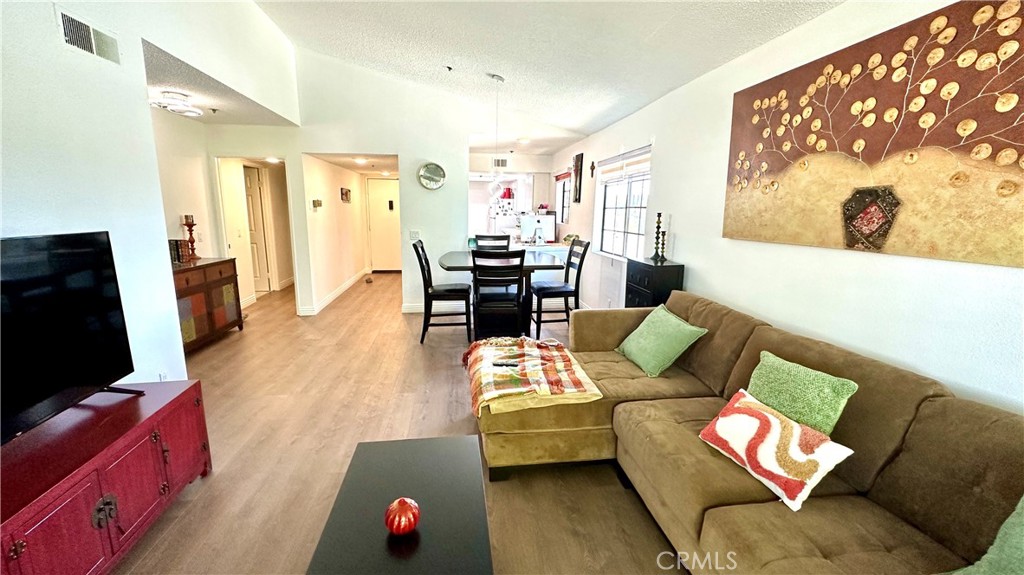 6545 Reseda Boulevard 24 Property Photo 8