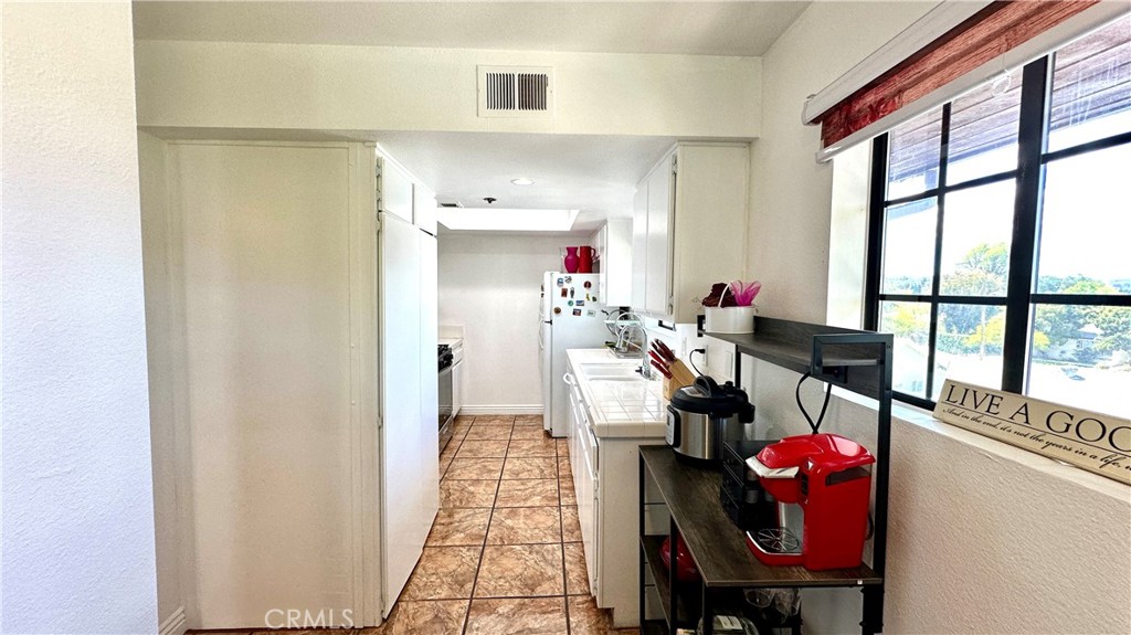 6545 Reseda Boulevard 24 Property Photo 9