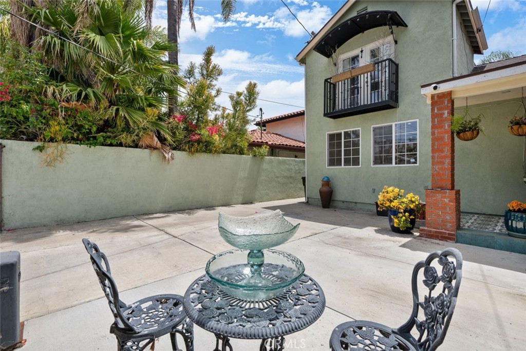 13934 Magnolia Boulevard Property Photo 1