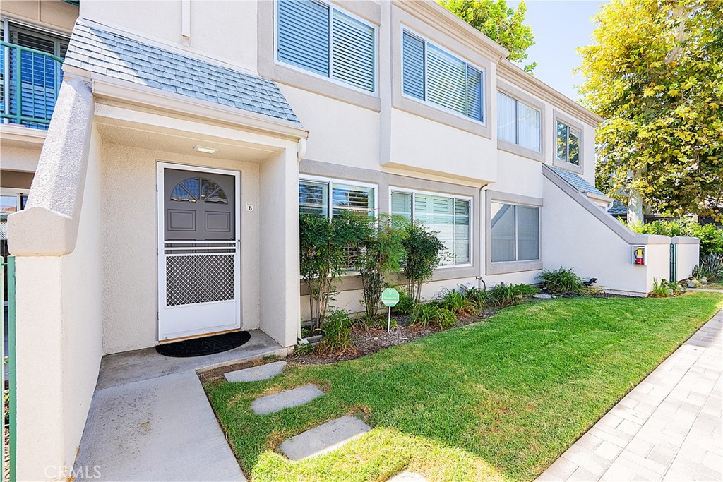 18502 Mayall B Property Photo 1