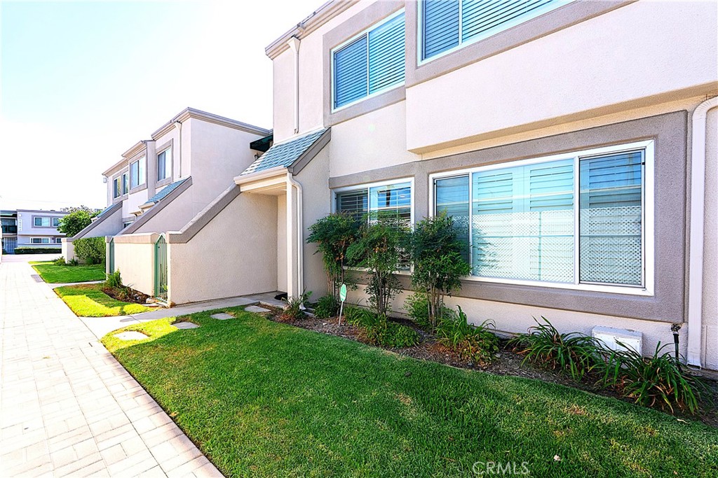 18502 Mayall B Property Photo 2