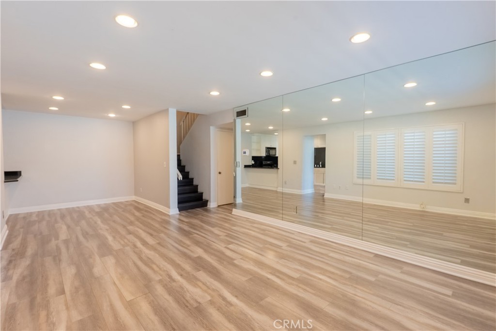 18502 Mayall B Property Photo 4