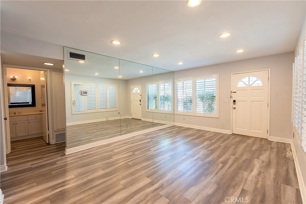 18502 Mayall B Property Photo 8