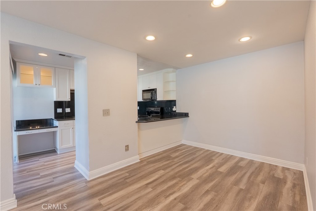 18502 Mayall B Property Photo 10