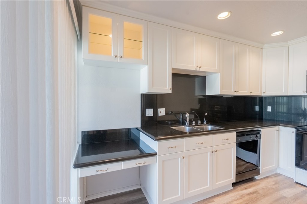 18502 Mayall B Property Photo 13