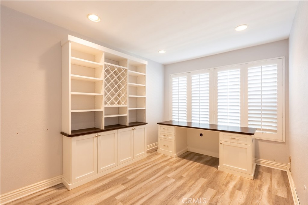18502 Mayall B Property Photo 17