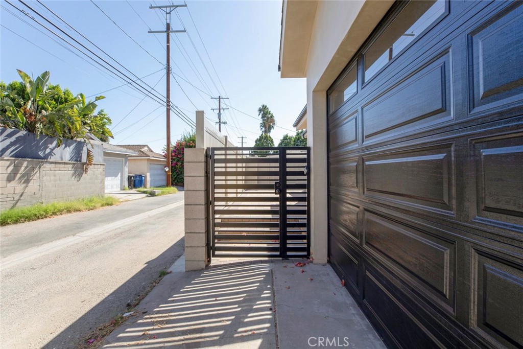 16859 Chatsworth Street Property Photo 5