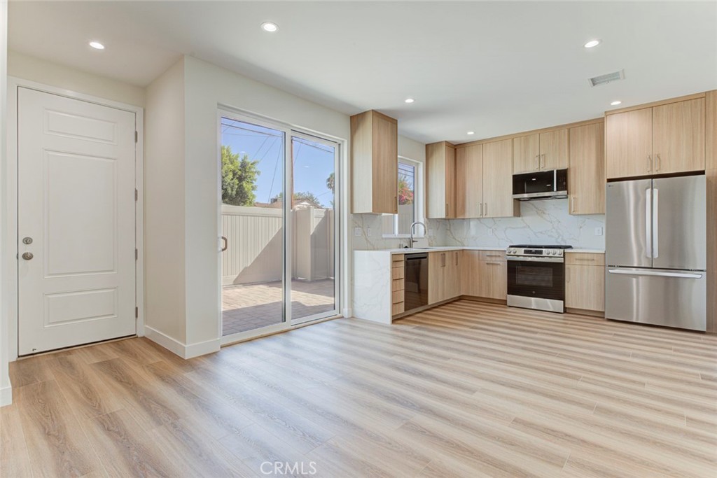 16859 Chatsworth Street Property Photo 8