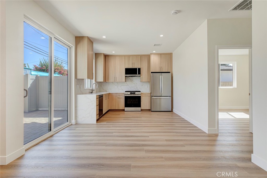 16859 Chatsworth Street Property Photo 10