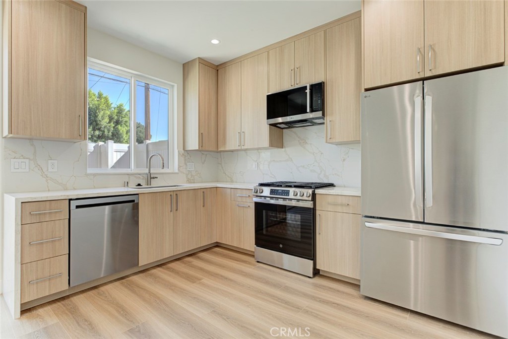 16859 Chatsworth Street Property Photo 11