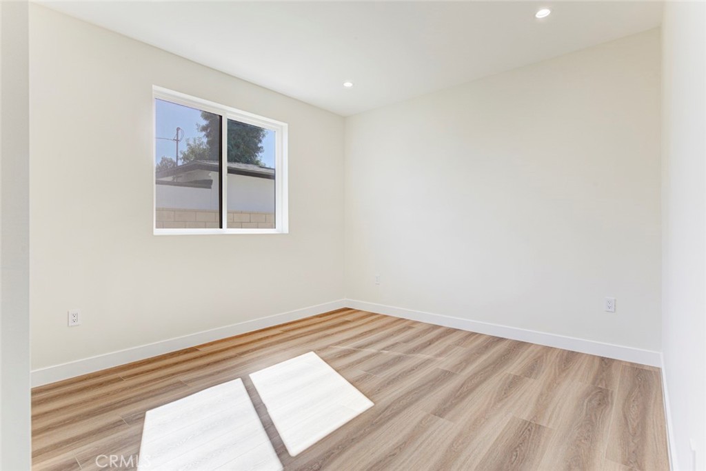16859 Chatsworth Street Property Photo 14